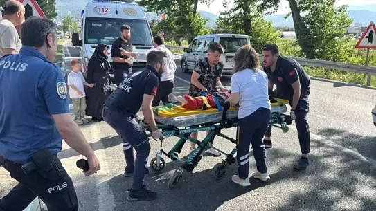 Kütahya'da Yaya Geçidinde Kazada İki Kız Kardeş Yaralandı