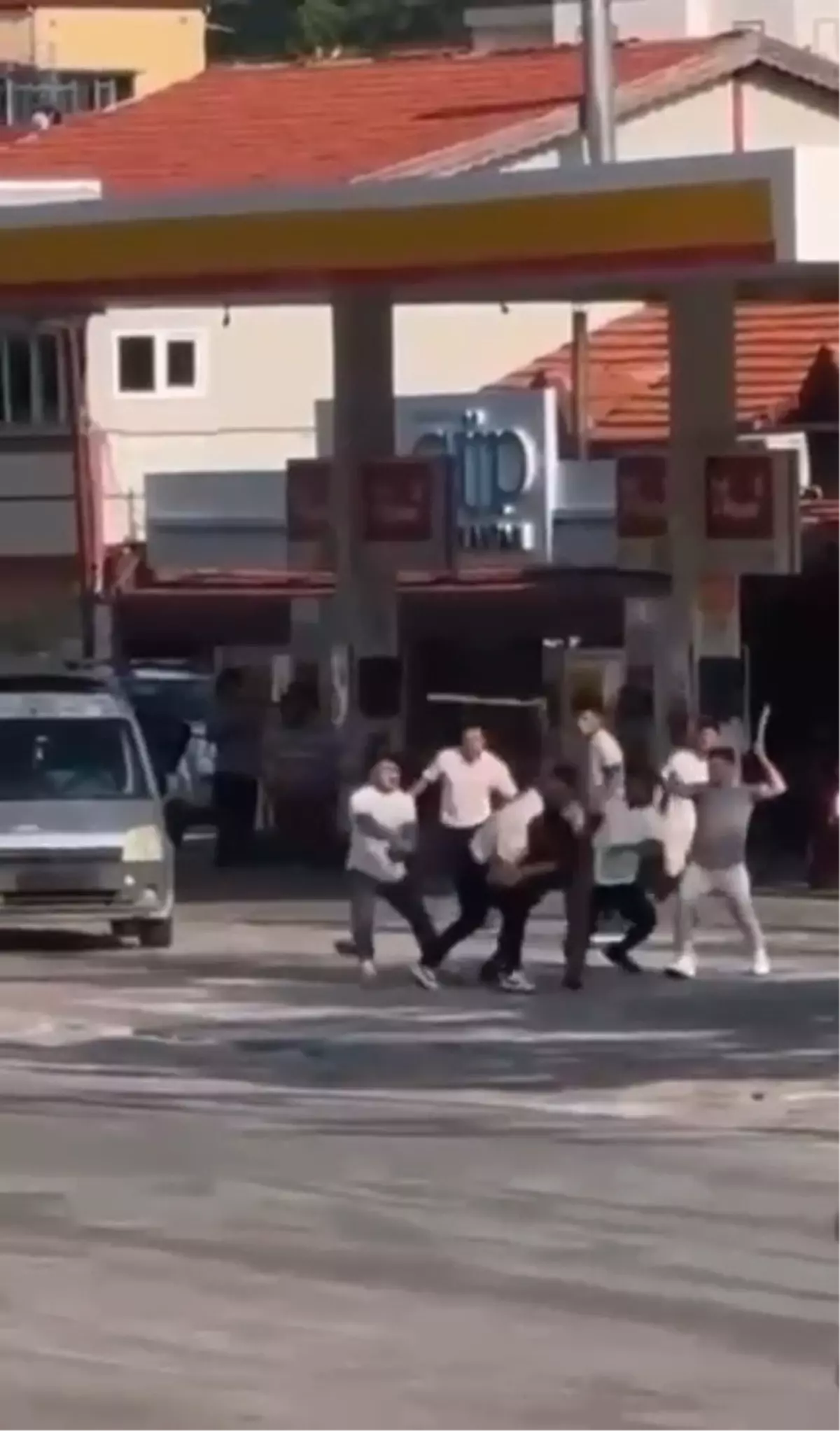 Mersin'de Sopalı Kavga: 3 Yaralı
