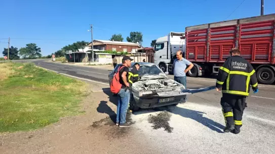 Tekirdağ'da Otomobil Yangını Paniğe Neden Oldu