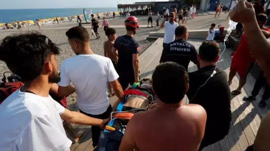 Falezlerden atlayan genç ağır yaralandı