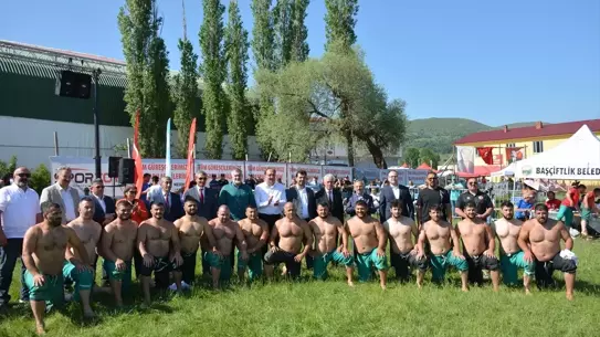 Başçiftlik’te Şehit Tümgeneral Aydoğan Aydın Karakucak Güreşleri Düzenlendi